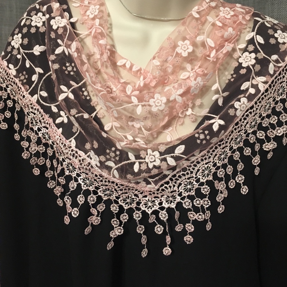 Pink scarf with beautiful fringes and sequins